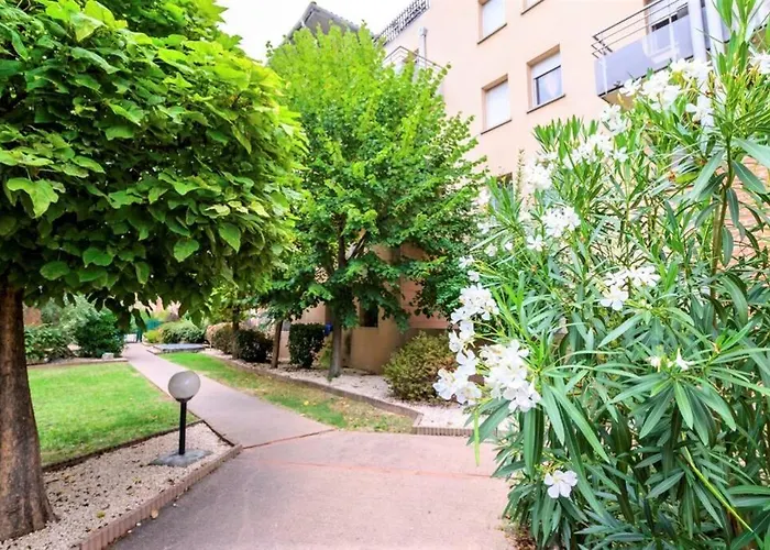 Le Montmorency - Free Parking - Airbus - Netflix